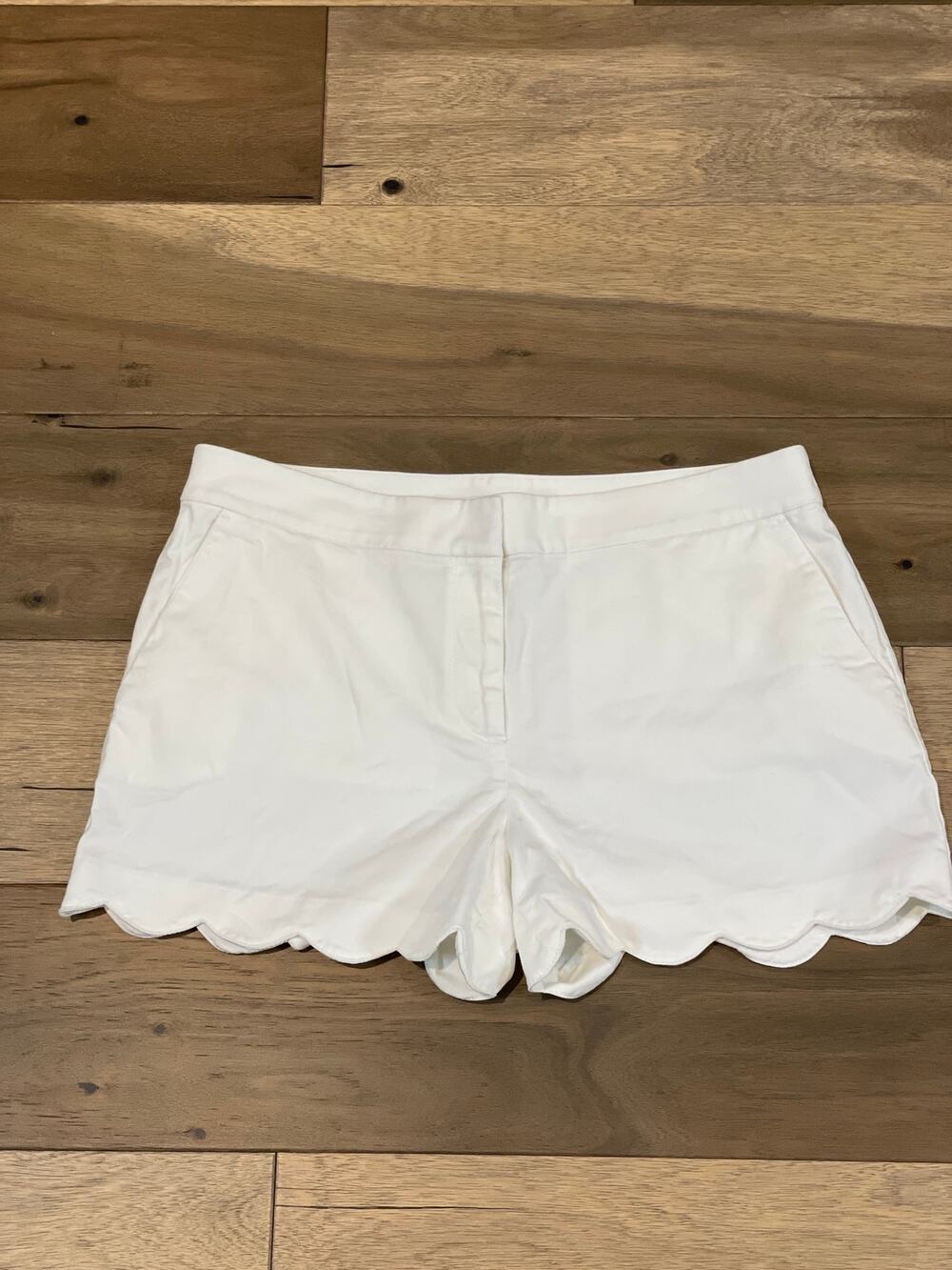 LOFT Size 10 White Cotton Riviera Shorts with Scalloped Hem